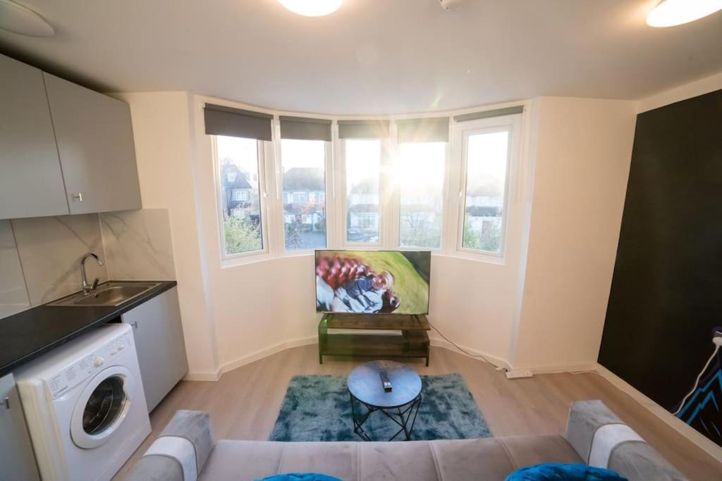 Spacious And Stylish 1 Bed Modern Flat London Exterior photo